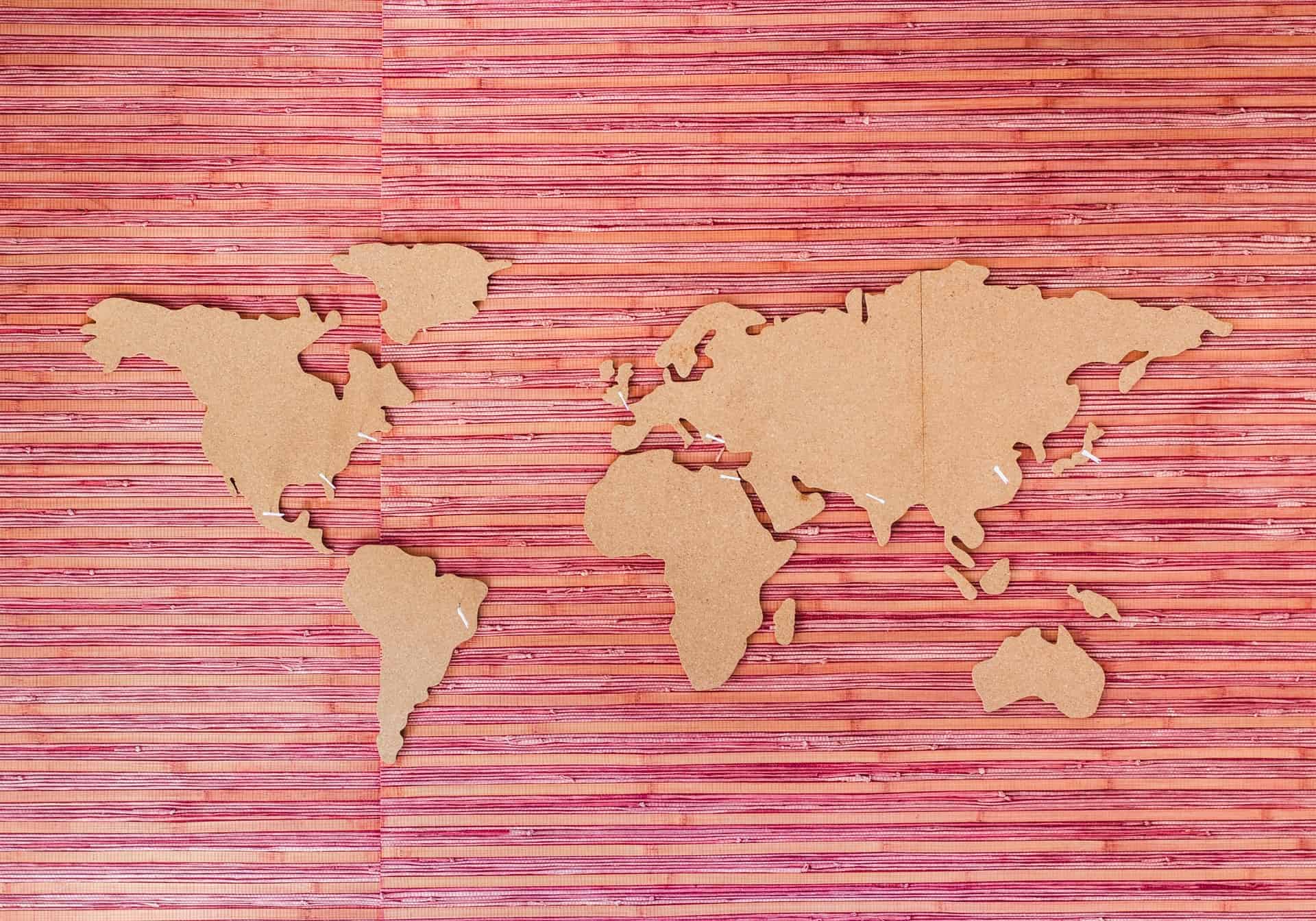 Mapy świata na ścianę – 4 inspiracje