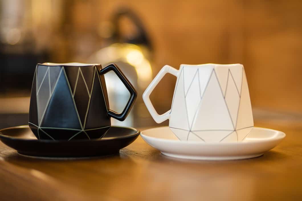 Elegancja i wygoda: dlaczego warto wybrać zestawy do kawy i herbaty ze szlachetnej ceramiki?